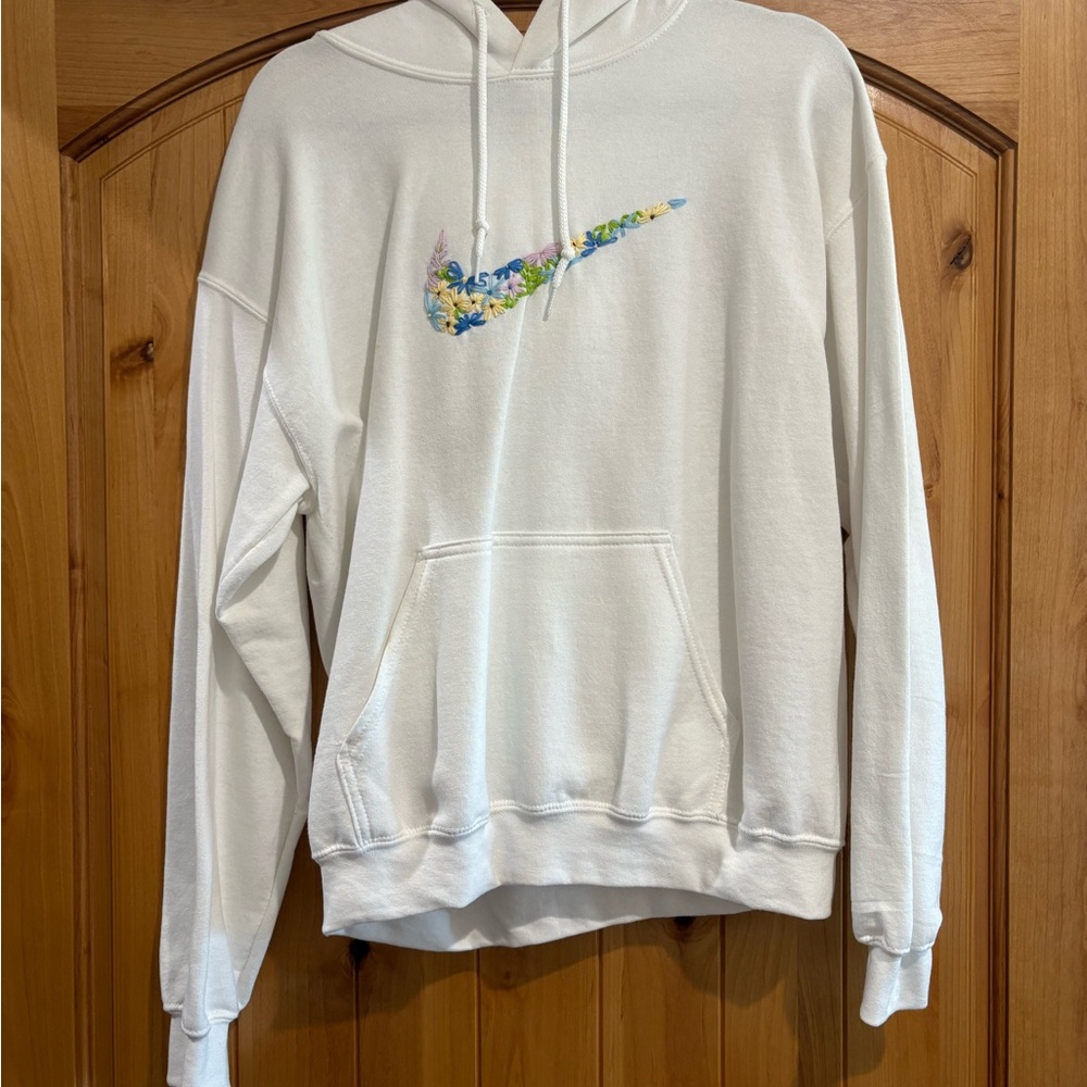 Gildan White Hoodie with Floral Graphic